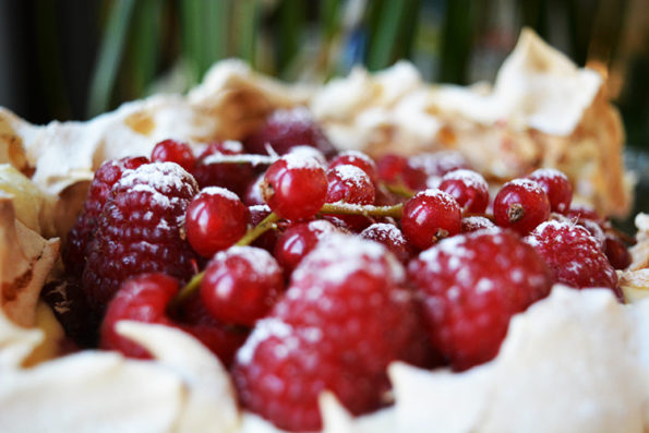 Pavlova with raspberry, blueberries and red currants Pavlova with raspberry, blueberries and red currants