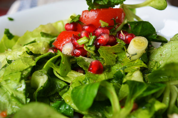 Green salad with pomegranate Green salad with pomegranate