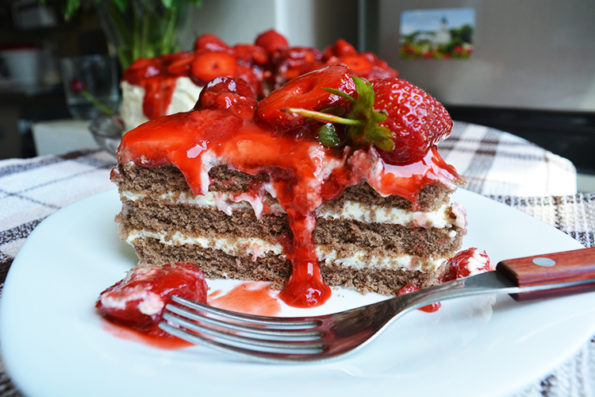 cake with mascarpone cream strawberries cake with mascarpone cream strawberries