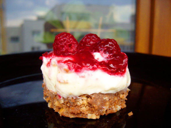 Cheesecake cu jeleu zmeura
