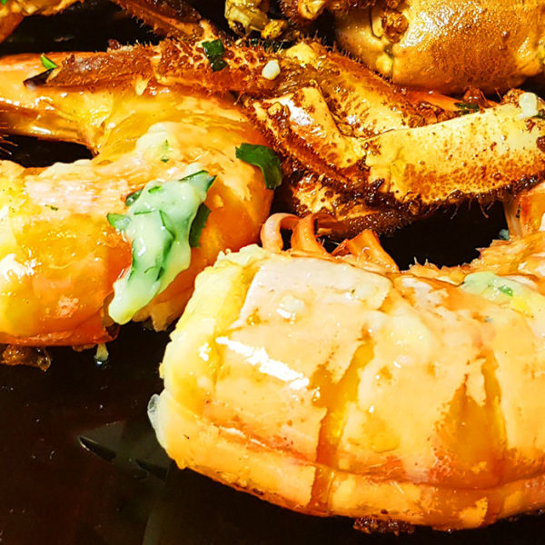 Fructe de mare la tigaie cu unt si usturoi