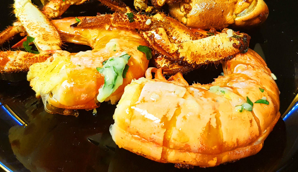 Fructe de mare la tigaie cu unt si usturoi