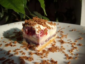 Prajitura cu crema de vanilie si zmeura