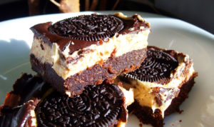 Prajitura cu unt de arahide si Oreo