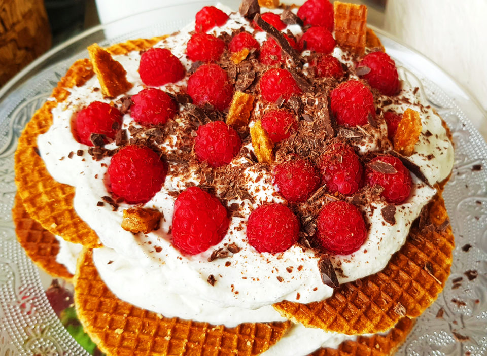 Prajitura cu vafe, mascarpone si zmeura