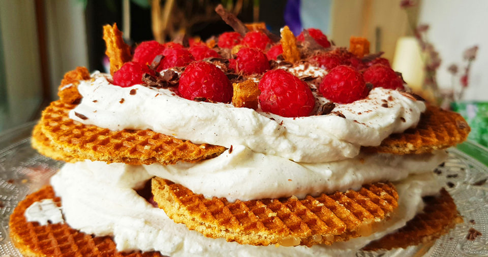 Prajitura cu vafe, mascarpone si zmeura
