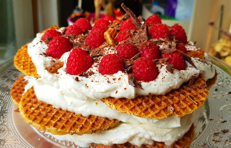 Prajitura cu vafe, mascarpone si zmeura