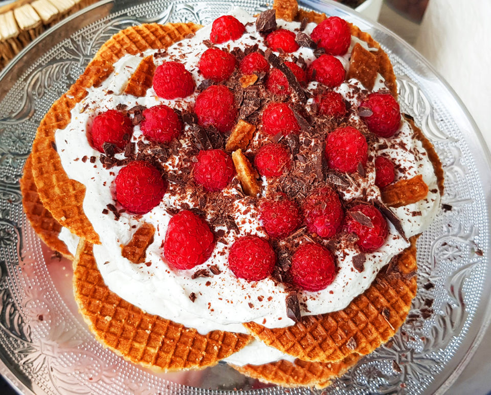 Prajitura cu vafe, mascarpone si zmeura